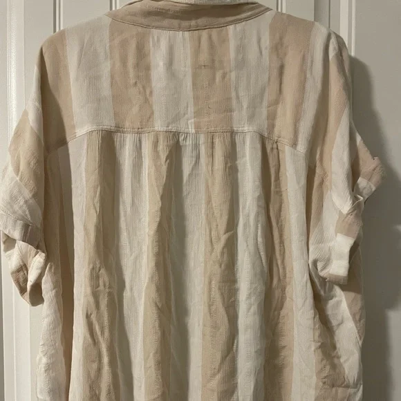 Flowy button down - Picture 2 of 4